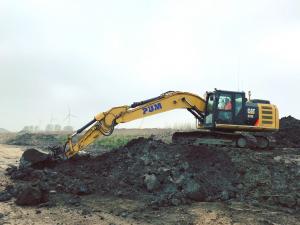 • Van de week aangetikt: 1 miljoen ton verwerkte grond •  Onze Jos was hiervan getuige. Sterker nog - al enkele maanden werkt hij hier, met de CAT323E, met veel plezier aan mee! #chapeau