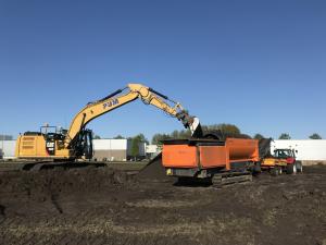 In opdracht van Gebr. Van der Geest - voorbereiding buitenmanege van 65 x 65 meter (!) en de paardenweide voor Manege Hillegom.